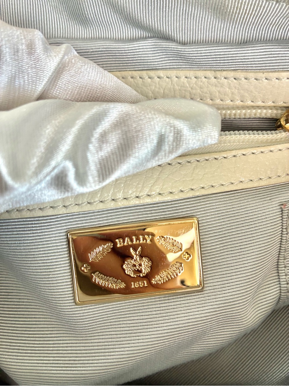 Bally White Pebbled Leather Top Handle Satchel Shoulder Bag Gold Hardware - Picture 11 of 12